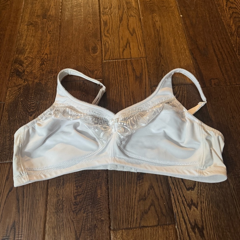 Glamorise White Embroidered Bra Size 44B
